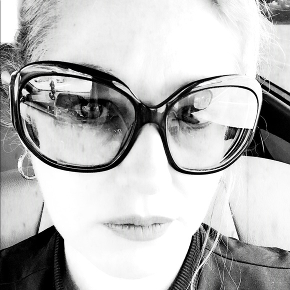 Meet your Posher, Karen - Picture 1 of 1